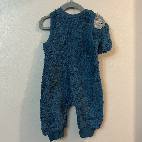 NWT Kate Quinn Fuzzy Baby Romper and Booties - Picture 6 of 6